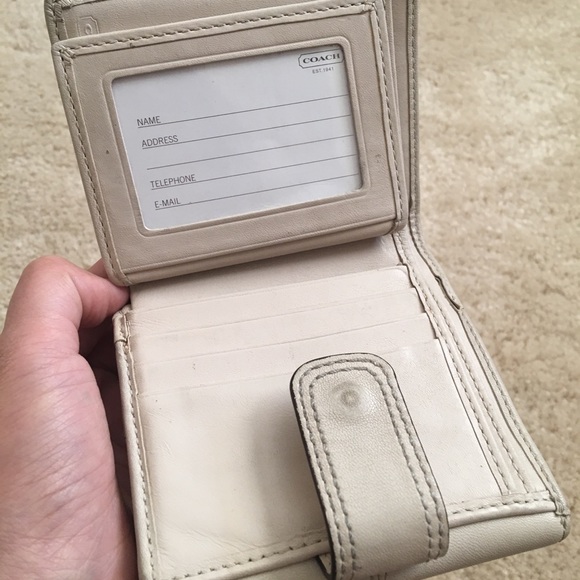 Ivory Coach Leather Wallet - Picture 5 of 8